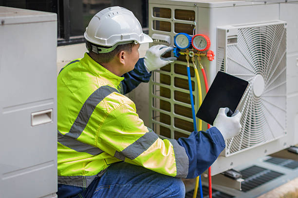 Professional Hvac technician working in Miramar Beach, FL